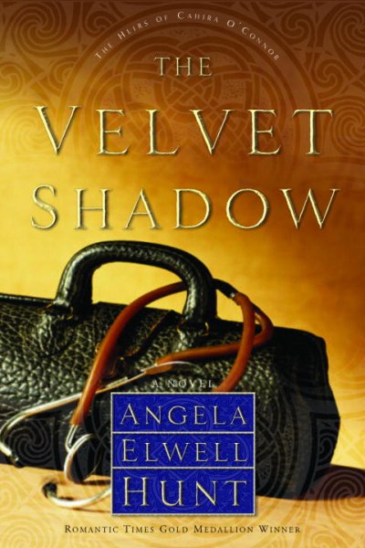 The velvet shadow / Angela Elwell Hunt.